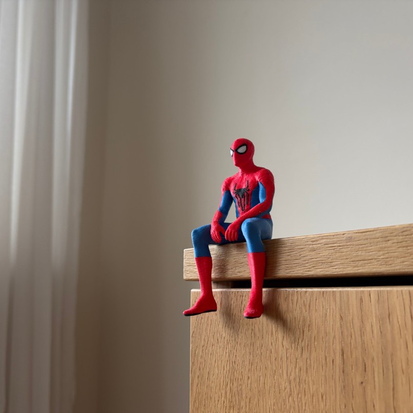 Car Accessories Oman - Figurka Spider-Mana i Deadpoola w pozycji